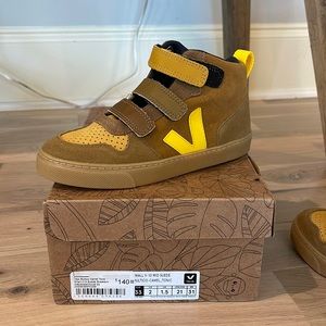 Veja V10 suede sneakers for kids! Brand new